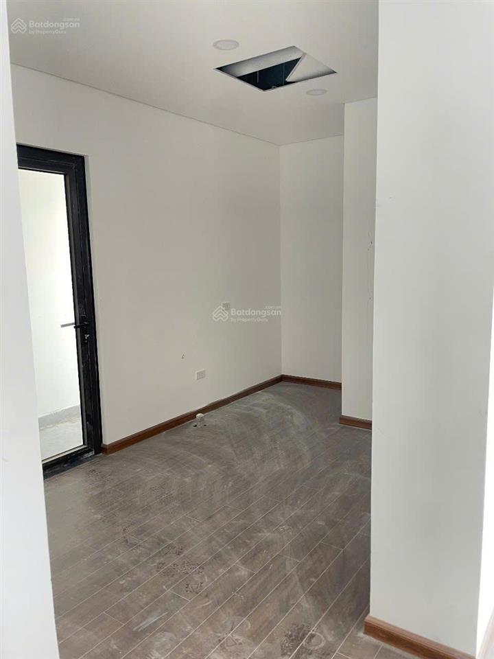 Chính chủ cần bán căn gấp hộ thương mại 88,3m2 (3 phòng ngủ, 2 wc) đẹp nhất dự án