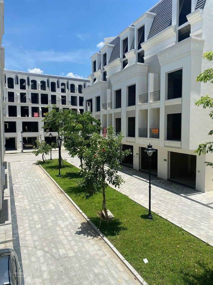 Chính chủ bán căn liền kề phố đi bộ, full nội thất. sổ đỏ lâu dài