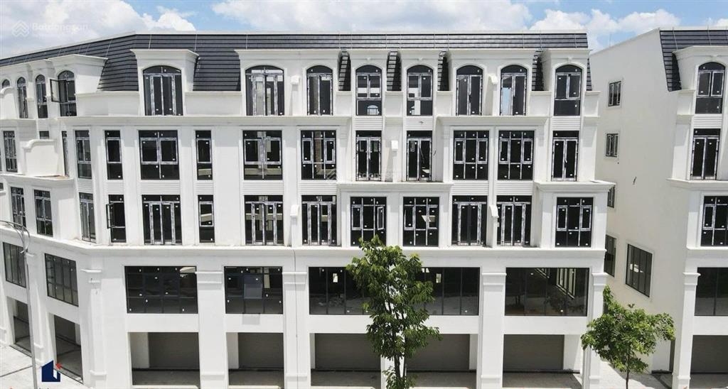 Chính chủ bán căn liền kề giáp đầu hồi hướng đông nam. giá nhỉnh 15 tỷ