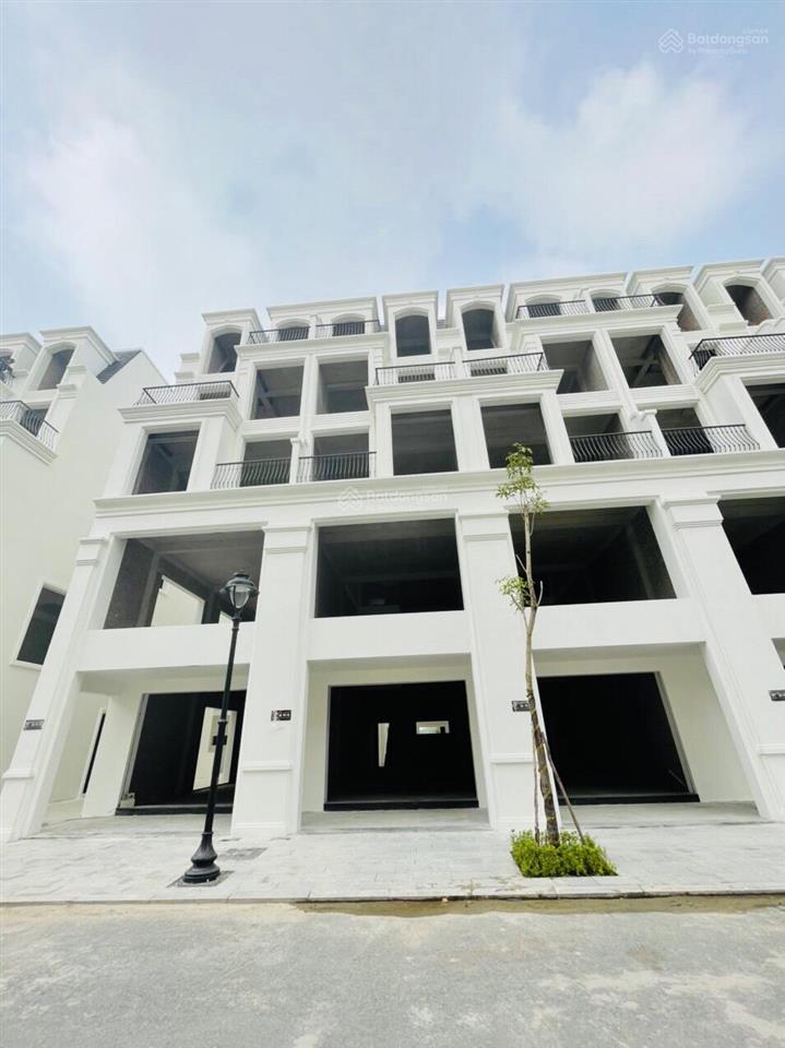 Chính chủ bán căn liền kề giáp đầu hồi hướng đông nam. giá nhỉnh 15 tỷ