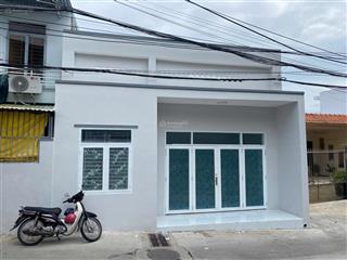 Một ngôi nhà gần biển 1 km .tiện ích bán kính 500 m2 .chợ trường siêu thị bến xe ko thiếu gì bán