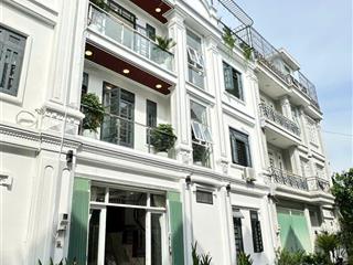 Nhà mới 1 trệt 2 lầu sân thượng. dt 10.5x5m, hxh