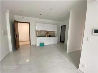 Cần bán căn hộ d'lusso 2pn 2wc quận 2  sẵn sổ, giá 5 tỷ view sông hồ bơi