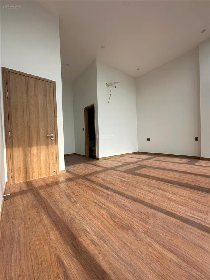 Bán căn hộ duplex thông tầng, nhà nội thất cơ bản, tầng cao nhất. giá 9,7 tỷ tl