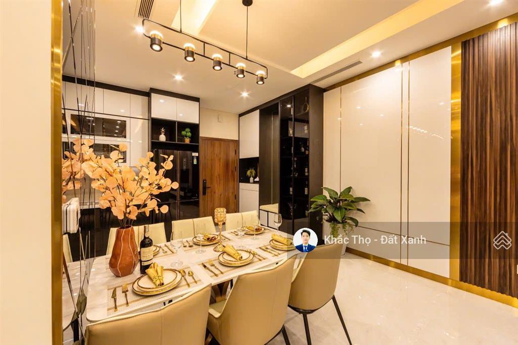 Khách cần tiền ra 2pn view sông trực diện a&t sky garden 2,550tỷ/căn 2pn  2wc  0933 998 ***