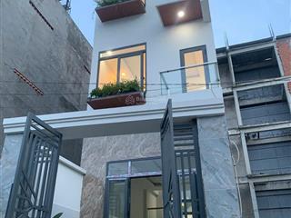 Chủ gửi  nhà 1 trệt 2 lầu hẻm xe hơi cách mặt tiền lê văn việt chỉ 50m.