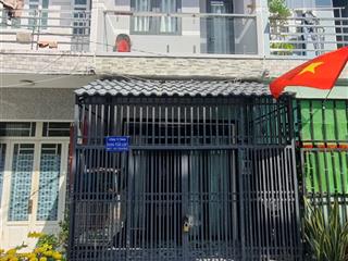 Chính chủ bán nhà phố 1 trệt, 1 lầu bao gồm nội thất