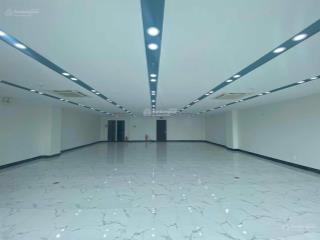 Cho thuê nhà chính chủ mặt phố trần thái tông 300m2 sử dụng. mt 12m.  mr phước 0384 343 ***