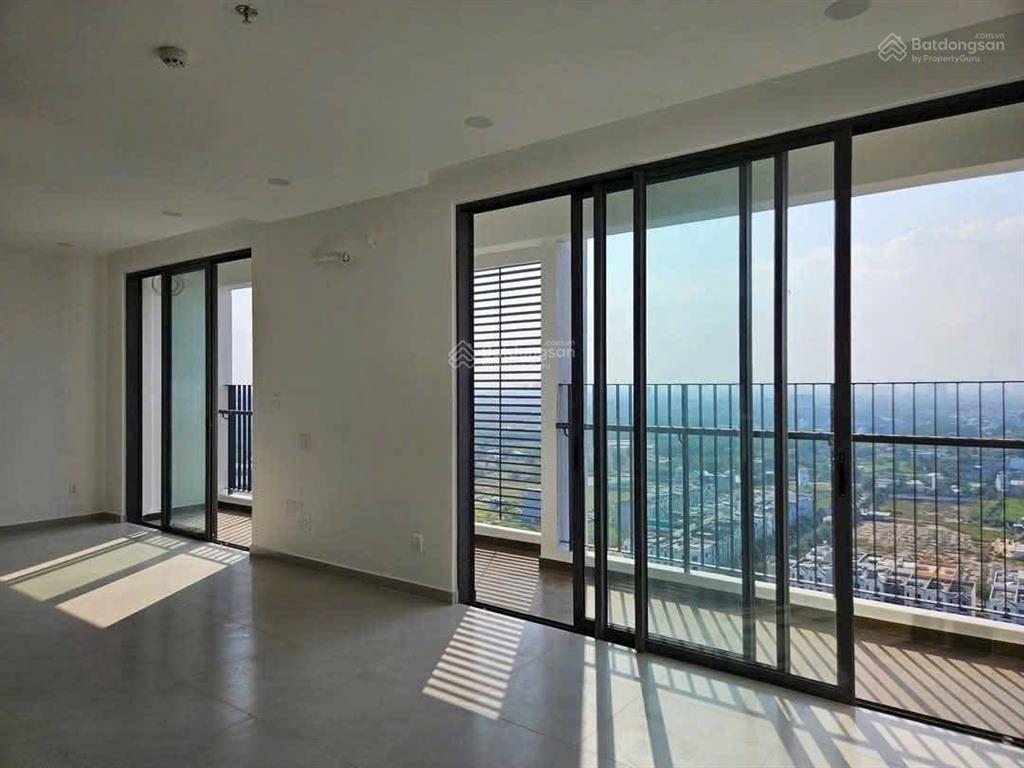 Cần chuyển nhượng căn 2pn, view nội khu hồ bơi, đã có sổ ngay mặt tiền vành đai 3