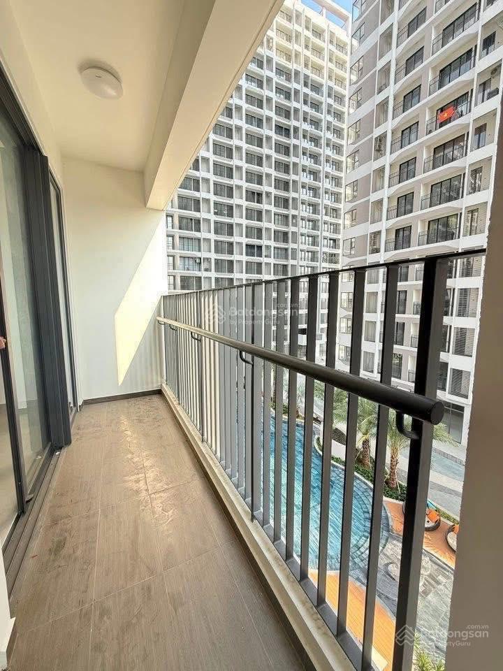 Cần chuyển nhượng căn 2pn, view nội khu hồ bơi, đã có sổ ngay mặt tiền vành đai 3