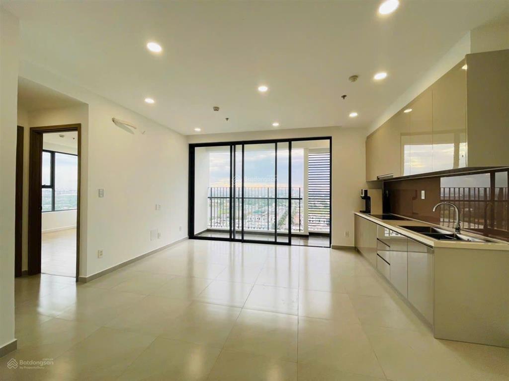 Cần chuyển nhượng căn 2pn, view nội khu hồ bơi, đã có sổ ngay mặt tiền vành đai 3