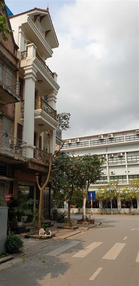 Cc bán liền kề hoàn thiện đẹp, thang máy, mặt vườn hoa. giá 1x tỷ