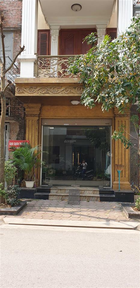 Cc bán liền kề hoàn thiện đẹp, thang máy, mặt vườn hoa. giá 1x tỷ