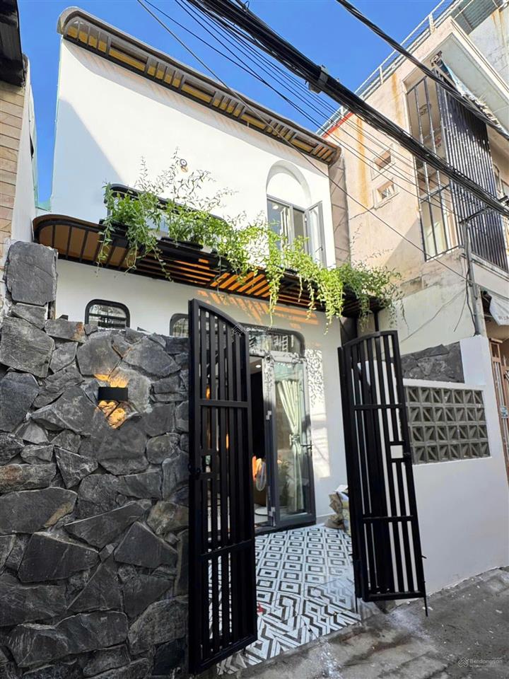 Nhà bán (chính chủ) shr hẻm xe hơi đ. tân túc bình chánh