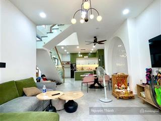 Bán gấp nhà nam kỳ khởi nghĩa  dòng tiền cho thuê 500tr/năm  1 trệt + 1 lửng + 2 lầu + sân thượng