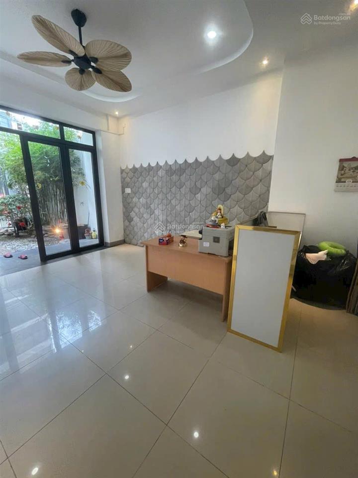 Bán nhà 3 tầng đường hùng vương, chỉ 19,9 tỷ rẻ nhất khu vực, làm việc trực tiếp chính chủ