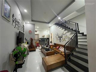 Bán nhà 3 tầng kiệt đường núi thành, cách kiệt oto 7m5 chỉ vài bước chân, dt sử dụng 120m2