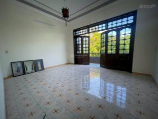 Bán nhà 4 tầng mặt tiền biển nguyễn tất thành  hải châu, dt 125m2, 2 mặt thoáng trước và sau