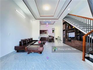 Bán nhà 2 tầng kiệt ô tô tôn đản, dt 95m2, gần bến xe, có sân để oto rộng rãi, cách đường chính 25m