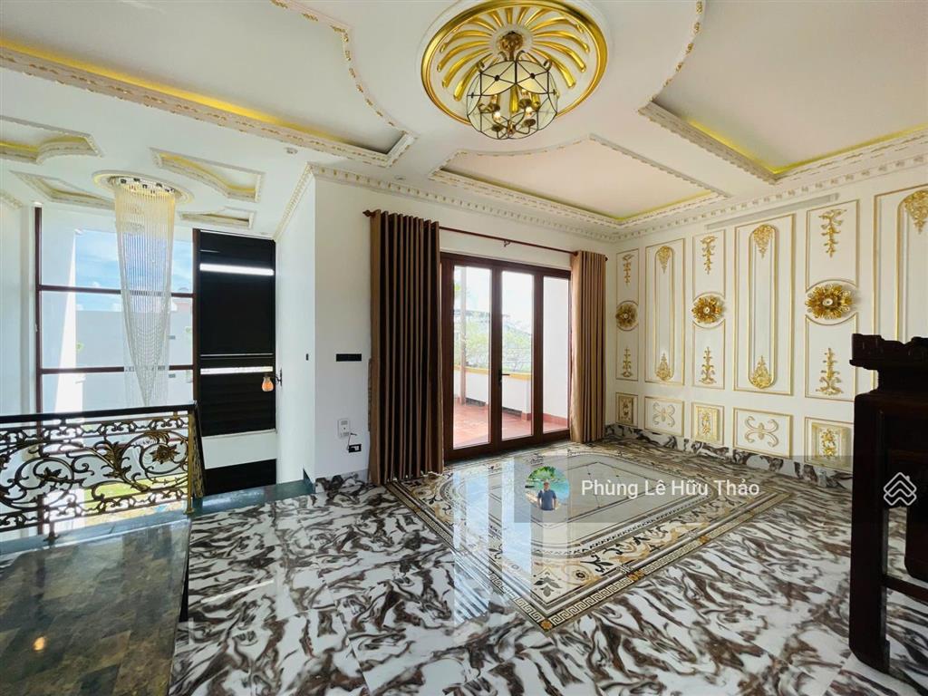 Bán biệt thự sân vườn 3 tầng tân cổ điển full nội thất siêu cao cấp gần trung tâm liên chiểu