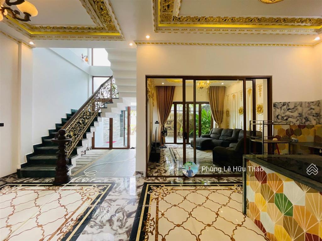 Bán biệt thự sân vườn 3 tầng tân cổ điển full nội thất siêu cao cấp gần trung tâm liên chiểu