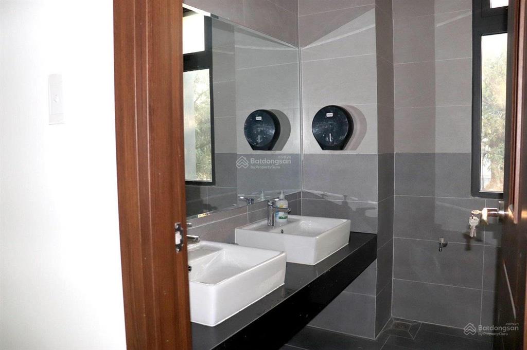 Cho thuê nhà lam sơn, p. 2, q. tân bình, dt 7x19m, hầm trệt 4 lầu, thang máy