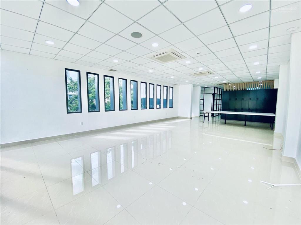Cho thuê nhà lam sơn, p. 2, q. tân bình, dt 7x19m, hầm trệt 4 lầu, thang máy
