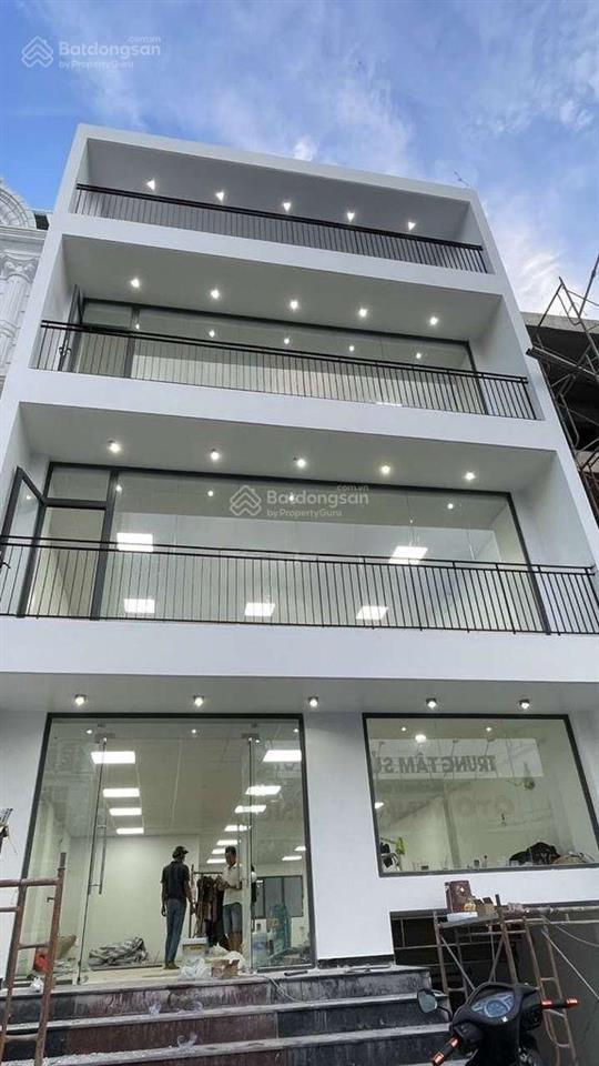 Nhà hoàng việt ngay khu khách sạn đệ nhất q. tân bình. dt 9x20m, hầm trệt 3 lầu, giá 70tr