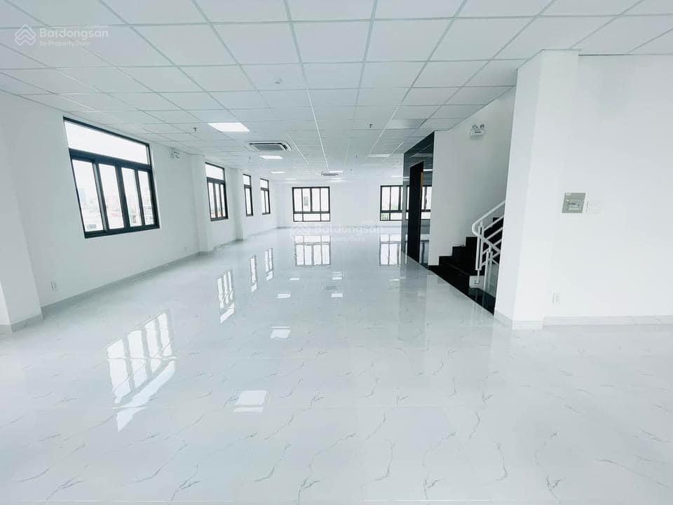 Cho thuê tòa nhà nguyễn trọng tuyển tân bình, 800m² sử dụng, hầm trệt 5 lầu, full ốp kính