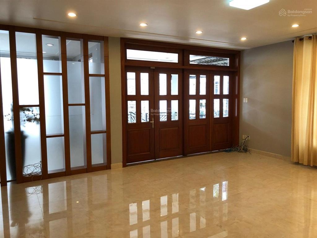 Cho thuê nhà út tịch, p4, q. tân bình, dt 10x20m, trệt, 2 lầu