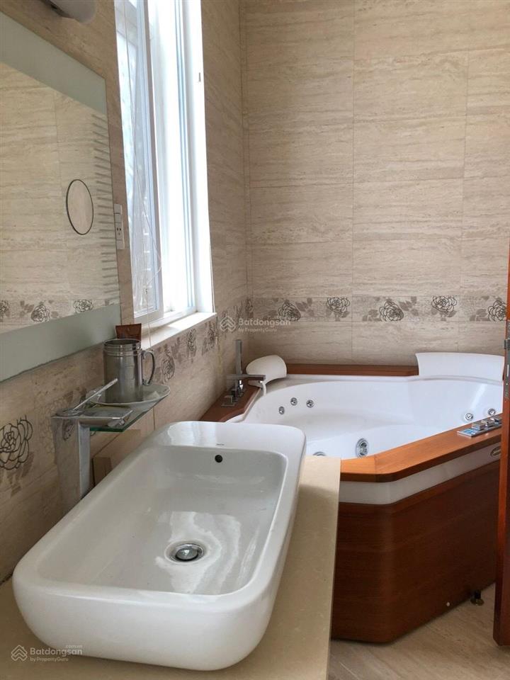 Cho thuê nhà út tịch, p4, q. tân bình, dt 10x20m, trệt, 2 lầu