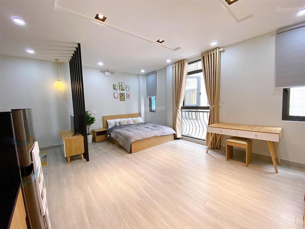 Cho thuê nhà út tịch, p4, q. tân bình, dt 10x20m, trệt, 2 lầu