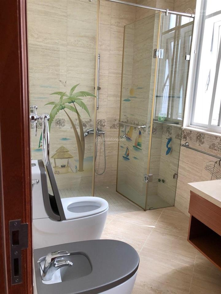 Cho thuê nhà út tịch, p4, q. tân bình, dt 10x20m, trệt, 2 lầu