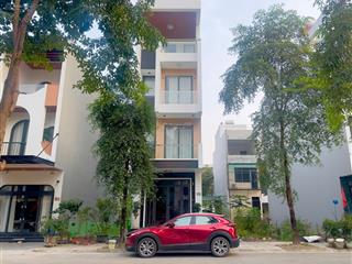 Cần bán nhà  thiết kế hiện đại  có thang máy ở tp hoà bình