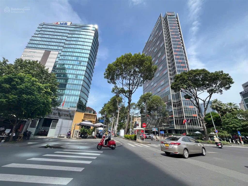 Bán khuôn đất 430m2, mt trần hưng đạo nguyễn khắc nhu quận 1, 14x30m , 3 lầu cũ, 200 tỷ