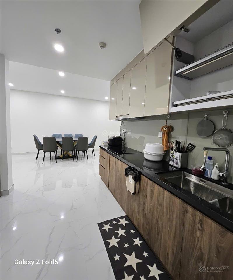 Bán sky villa  gara xe trong nhà, layout hiếm, 2pn, dt 167m². giá 12 tỷ btp