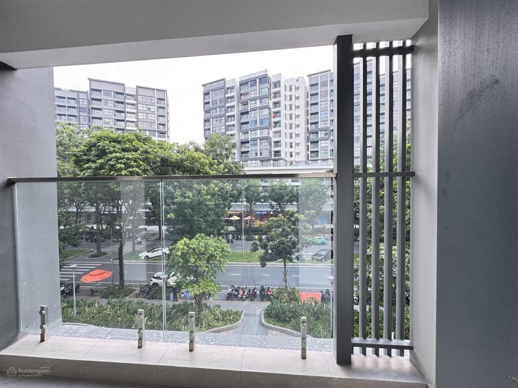Bán sky villa  gara xe trong nhà, layout hiếm, 2pn, dt 167m². giá 12 tỷ btp