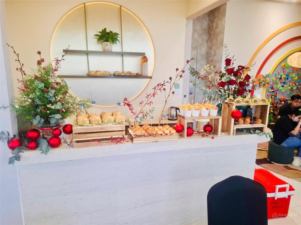 Bán nhà phố dãy n1  meadow bình chánhdt sàn 235m2. giá 10.4 tỷ full vat!  em 0896 138 ***