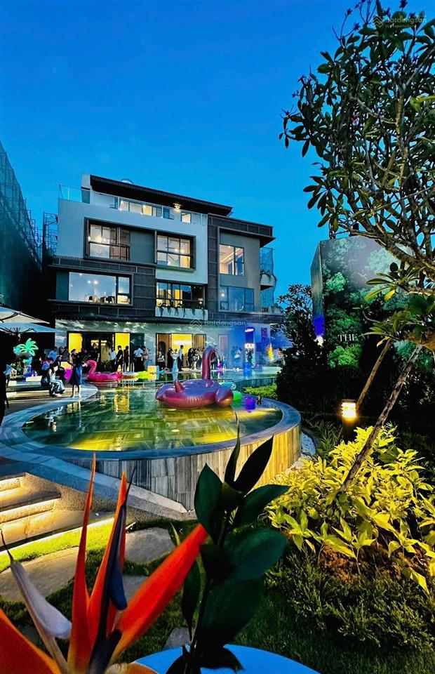 Bán nhà phố dãy n1  meadow bình chánhdt sàn 235m2. giá 10.4 tỷ full vat!  em 0896 138 ***