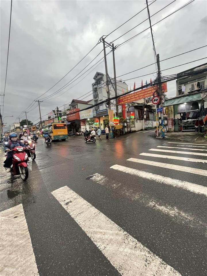 Chính chủ cần bán giá 68tr/m2 mảnh đất mặt tiền 11m,dt 510m2 ở quận 2 , bình trưng đông, quận 2 cũ