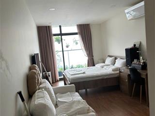 Cần bán căn 3 phòng ngủ toà n01 dt 90m2 cửa đông ban công nam. căn góc. đã có đồ mới đẹp
