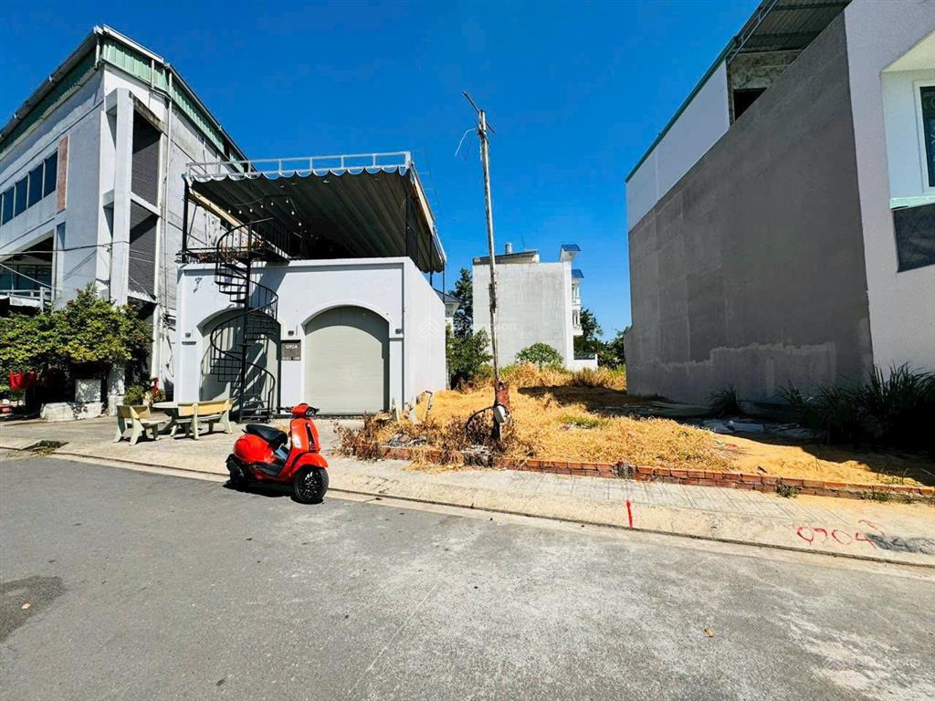 Đất đẹp ngay gần chợ thủ đức khu cao ráo không ngập  đường nhựa vỉa hè 8m