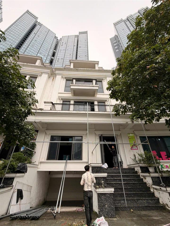 Cho thuê bt tại sunshine city chỉ 50 triệu, 168m2, 4 tầng 1 hầm, nội thất cơ bản có thang máy