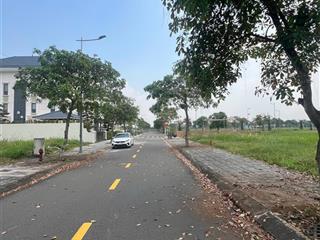 Chủ gửi bán gấp lô đất nhà phố 5x18 = 90m2 đường 12m vị trí đẹp giá rẻ nhất dự án