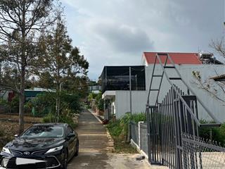 Bán đất tặng nhà tại tt bảo lộc, 597 m2, chính chủ, điện nước đấy đủ