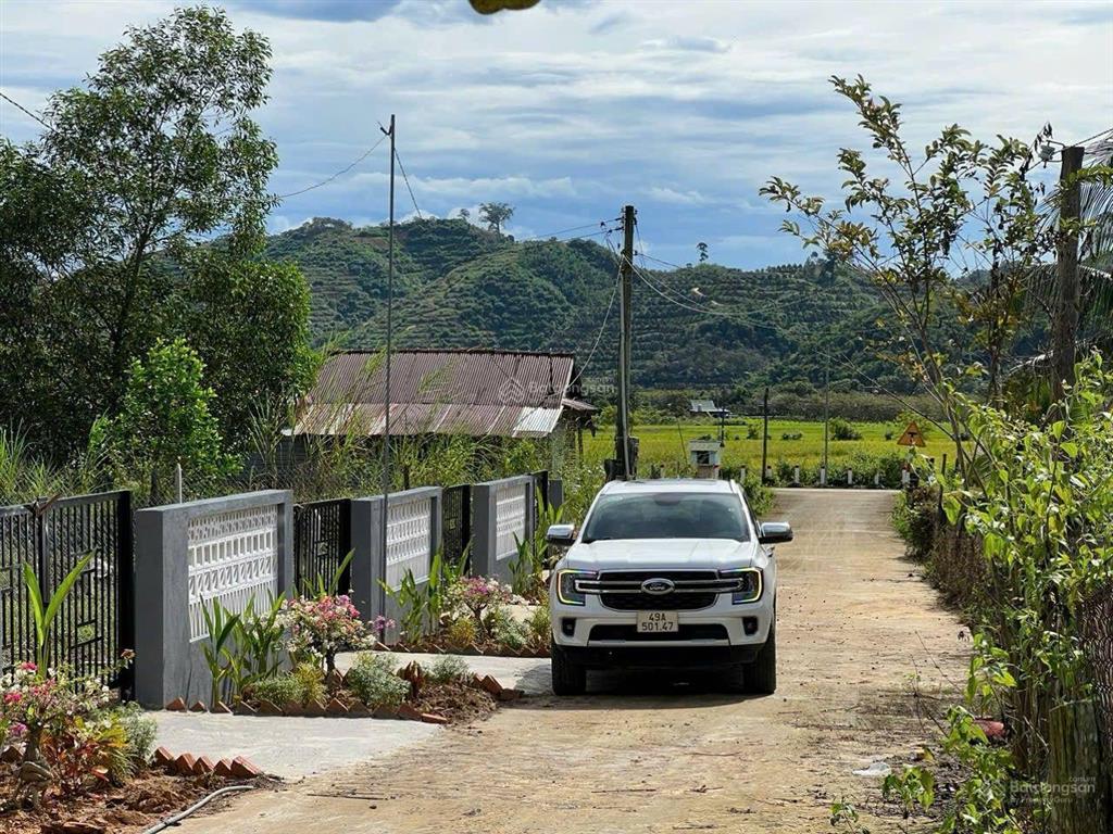 Đạ tẻhlâm đồng dt 280m2 sẵn 105m2 thổ ngang 7m kdc đường bê tông bàn giao hàng rào kiên cố giá 2xx