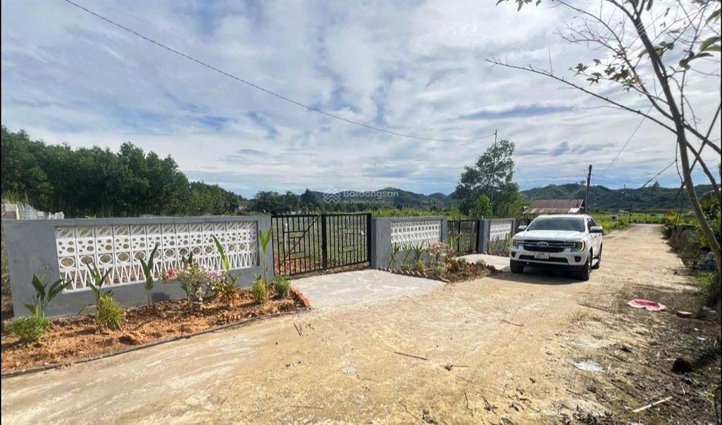 Đạ tẻhlâm đồng dt 280m2 sẵn 105m2 thổ ngang 7m kdc đường bê tông bàn giao hàng rào kiên cố giá 2xx