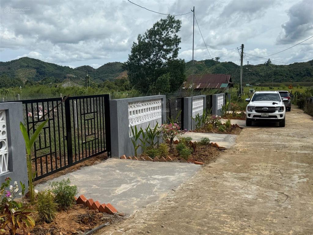 Đạ tẻhlâm đồng dt 280m2 sẵn 105m2 thổ ngang 7m kdc đường bê tông bàn giao hàng rào kiên cố giá 2xx