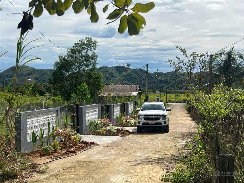 Đạ tẻhlâm đồng dt 280m2 sẵn 105m2 thổ ngang 7m kdc đường bê tông bàn giao hàng rào kiên cố giá 2xx