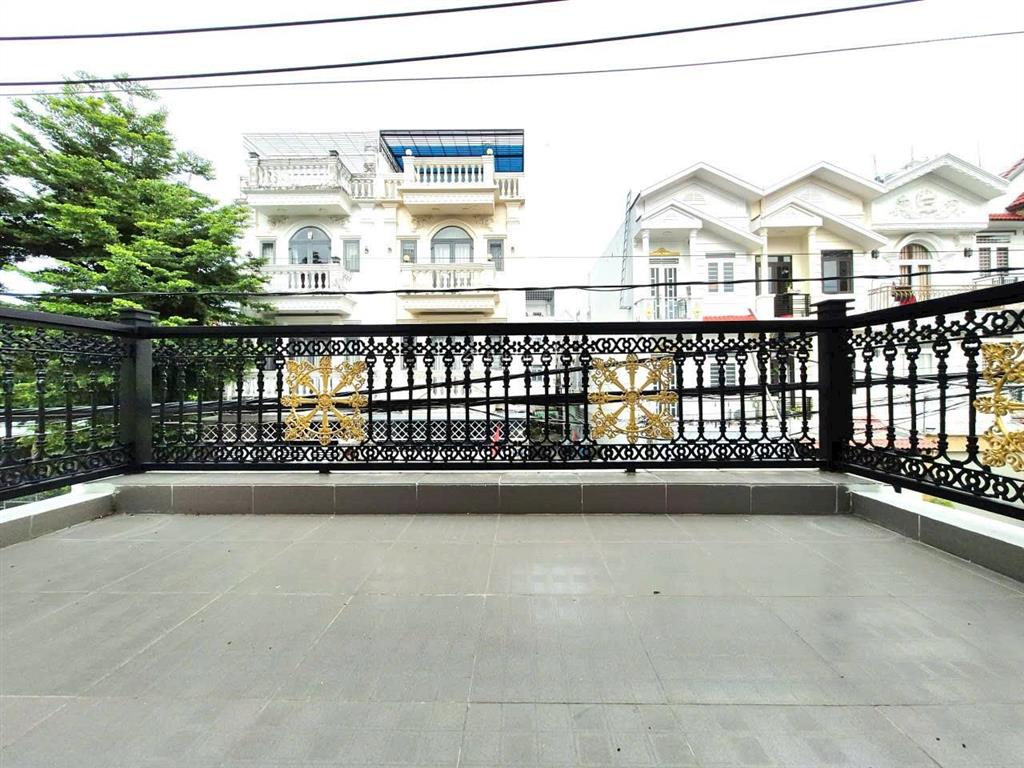 Bán nhà kdc đồng bộ đường 10m huỳnh tấn phát, thị trấn nhà bè full nội thất  xe hơi đậu trong nhà